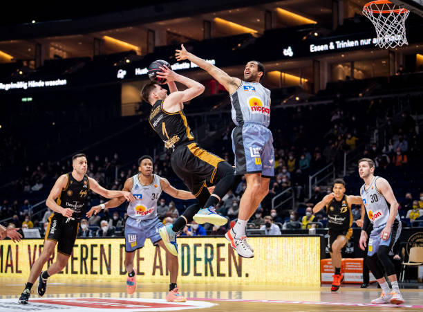 此处为媒体 此处为媒体